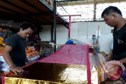 Kerajinan Kain "Prada" Sablon Klungkung Diminati Konsumen