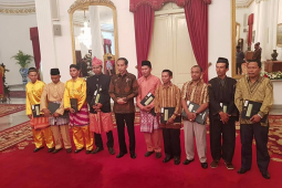 Dua Desa di KKR Terima SK Pengelolaan Hutan Desa