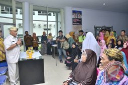 Gubernur Apresiasi Operasi Katarak RS Ainun Habibie