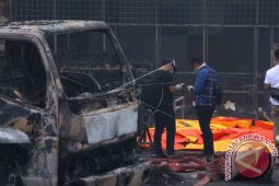 Polisi Masih Cari 10 Pekerja Gudang Petasan Terbakar