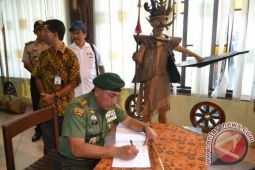 Pangkostrad Ajak Pemuda Kencangkan Semangat Membangun Indonesia
