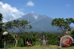 Gunung Agung Turun Status
