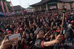 MURI Catat Rekor 24.795 Peserta Jalan Sehat Berpakaian Khas Ponorogo