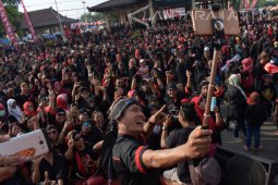 Rekor MURI Jalan Sehat Busana Penadon