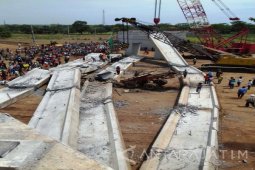 Satu Pekerja Tewas Tertimpa Balok Tol Pasuruan-Probolinggo (Video)