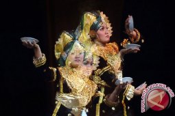 Tari Piring Khas Sumbar Tampil Memukau Di Qatar
