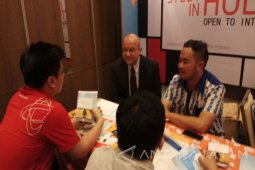 Pelajar Surabaya Diajak Lanjutkan Kuliah ke Belanda