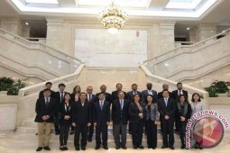 Menyusuri Jalur Sutera Bersama Para Diplomat