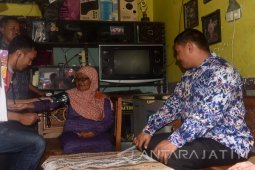 Warga Kediri Ikut Pengobatan Gratis