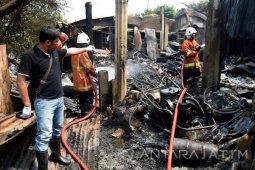 Kebakaran Gudang Onderdil Di Surabaya