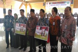 BNI Sidoarjo Serahkan 11 Ribu Kartu Tani