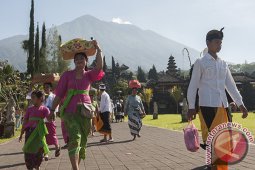 Suasana Galungan di Besakih