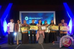 Dosen dan Tenaga Kependidikan UI Terima Anugerah Berprestasi