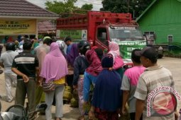 Warga Penajam antre berjam-jam demi mendapatkan elpiji