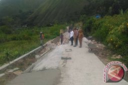 Bupati Samosir Diskusi Jalan Desa Janji  Maria