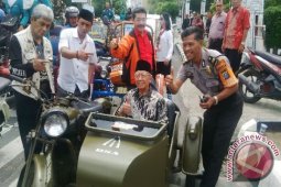 Gus Sholah Keliling Pematangsiantar Naik "BSA"