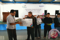 PLN Bogor Salurkan Daging Untuk Santri