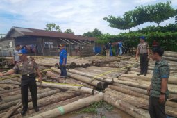 Polair Kalbar Tangkap Kapal Motor Tarik Kayu Log
