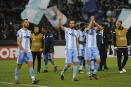 Para pendukung Lazio demo wasit dan teknologi VAR