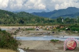DKP Akan Tertibkan Penambang Pasir Secara Persuasif