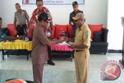 Warga pinggiran Teluk Wondama minta gedung SMP