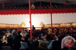 Warga Antusias Saksikan Wayang Kulit di Universitas Pancasila (Video)