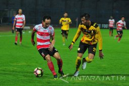 Klub Bola Dua Negara Ikuti Suramadu Super Cup