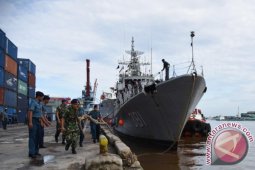 KRI Tjiptadi 381 Sandar di Pontianak
