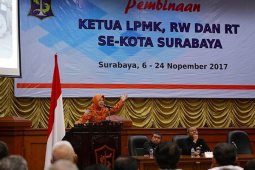 Risma Minta RT/RW se-Surabaya Memudahkan Kebutuhan Masyarakat