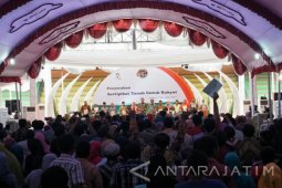 President Distribute 10.200 Land Certificates
