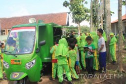 Tingkatkan Minat Baca Siswa, Kodim 0824/Jember Bawa "Si Mokos" ke Sekolah
