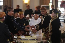Seorang Relawan Melahirkan Jelang Pernikahan Kahiyang-Bobby