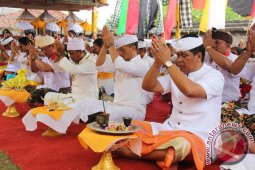 Wagub Bali Menghadiri Ritual "Pujawali Rejang"