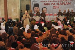 Risma Jadi Guru di Sekolah Kebangsaan