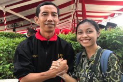 "Jokowi" Curi Perhatian di Upacara Hari Pahlawan di Surabaya