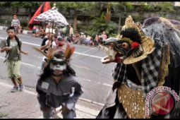 Pemkot Denpasar adakan "pentas ngelawang barong"