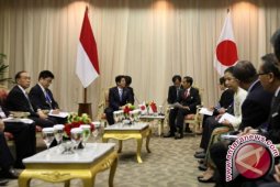 Presiden Jokowi Bertemu PM Abe Jelang KTT di Manila