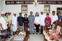 Gubernur Pastika Dorong Peningkatan Kapasitas Pengurus "Desa Pakraman"