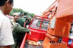Telkom Hibahkan Pusat Intermet Cepat di Surabaya