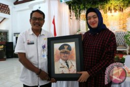 Dekranasda  Kembangkan Kerajinan Bulu Ayam