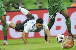 Aguero Pingsan Saat Argentina Lawan Nigeria