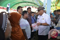 Gubernur Salurkan Bantuan Sosial Rp9 Miliar Ke Boliyohuto