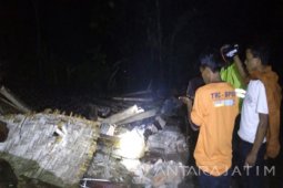 Dua Rumah Warga di Jember Roboh Diguyur Hujan Deras