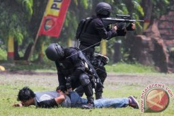 Postur Paramiliter "Mobrig" Berjiwa Polisi Sipil - Oleh Daniel Leonard