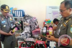 Petugas Gabungan Sita Ratusan Botol Miras