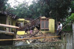 Seorang Nenek di Blitar Meninggal Tertimpa Bangunan Roboh