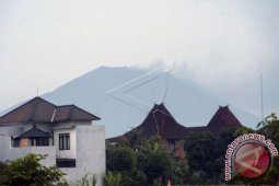 Status Siaga, Gunung Agung kembali erupsi
