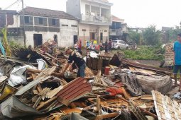 Siswa MI Darul Ulum Sidoarjo Diliburkan akibat Puting Beliung (Video)