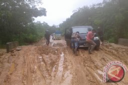 Warga Air Hitam Sarolangun Keluhkan Kondisi Jalan