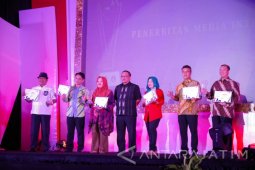 Humas Pemkot Surabaya Raih Penghargaan AMH 2017